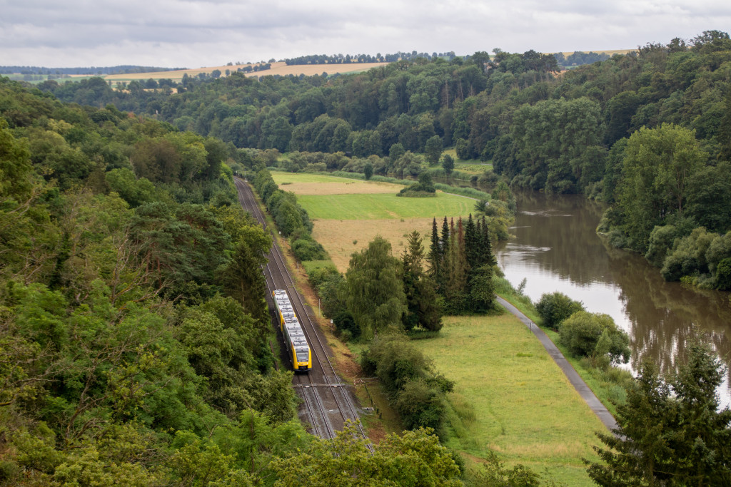 Zwei 2648 der HLB bei Runkel auf der Lahntalbahn, aufgenommen am 04.07.2024.
