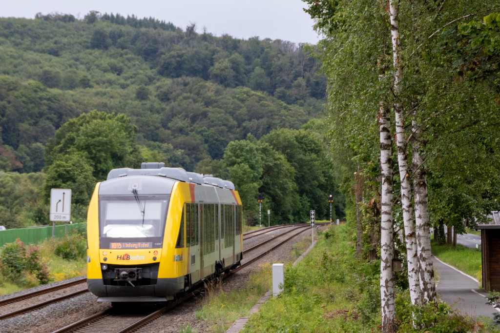 648 017 bei Biskirchen auf der Lahntalbahn, aufgenommen am 05.07.2024.