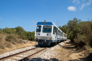 Ein Soulé-Triebwagen inkl. Steuerwagen bei Botri, aufgenommen am 13.08.2024 auf Korsika.