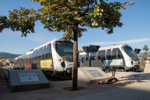Zwei AMG-800-Triebwagen steht an den Bahnsteigen im Bahnhof Ajaccio, aufgenommen am 12.07.2025 auf Korsika.