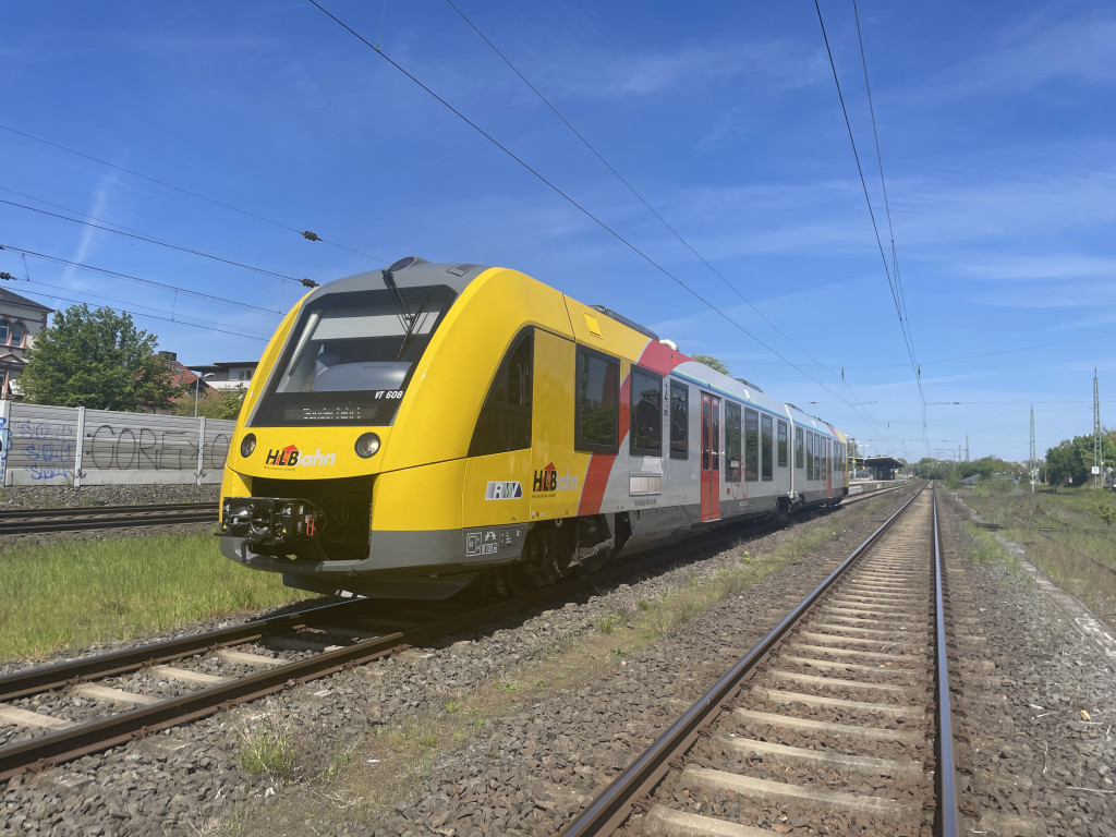 2648 008 im Bahnhof Bad Nauheim auf der Main-Weser-Bahn, aufgenommen am 03.05.2023.