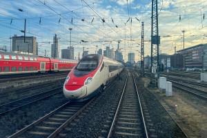 Ein RABe 501 der SBB verlässt Frankfurt Hbf, aufgenommen am 06.03.2024.