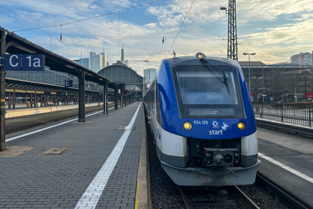 554 105 steht in Frankfurt Hbf, aufgenommen am 06.03.2024.
