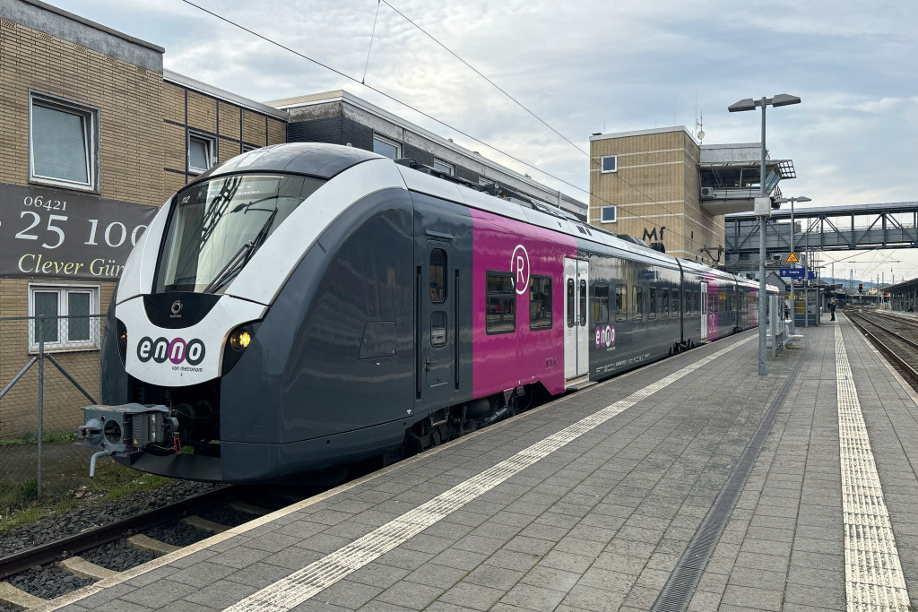 Leihfahrzeug 1440 112 vom ENNO steht im Bahnhof Marburg, aufgenommen am 22.03.2024.
