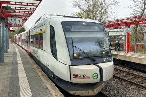 609 114 in Mettmann-Zentrum auf der Düsseltalbahn, aufgenommen am 30.03.2024.