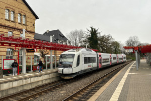 609 106 in Mettmann-Stadtwald auf der Düsseltalbahn, aufgenommen am 30.03.2024.