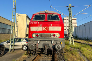 218 831 vor dem Bw Frankfurt-Griesheim, aufgenommen am 23.05.2024.
