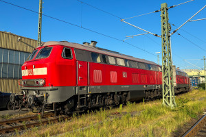 218 831 und eine weitere 218 vor dem Bw Frankfurt-Griesheim, aufgenommen am 23.05.2024.