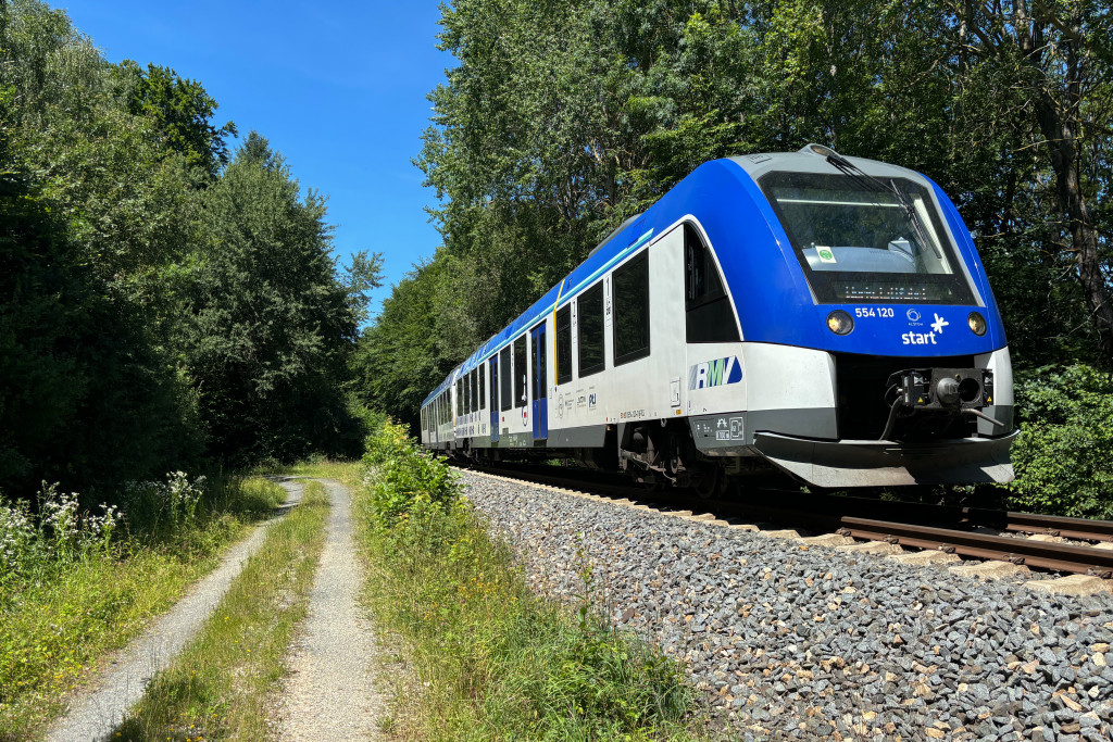 554 120 im Usinger Wald auf der Taunusbahn, aufgenommen am 09.07.2024.