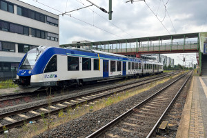 554 114 steht im Bahnhof Gießen, aufgenommen am 01.08.2024.