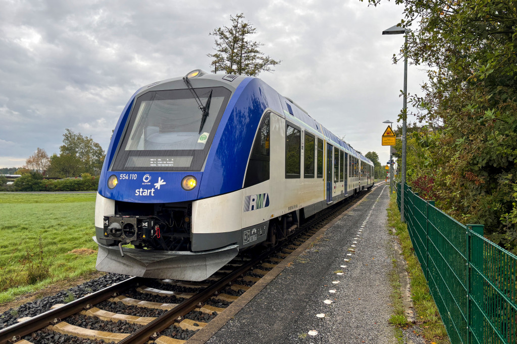 554 110 in Trais-Horloff auf der Lahn-Kinzig-Bahn, aufgenommen am 02.10.2024.