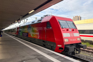 101 066 mit ihrem InterCity in Hannover Hbf, aufgenommen am 18.10.2024.