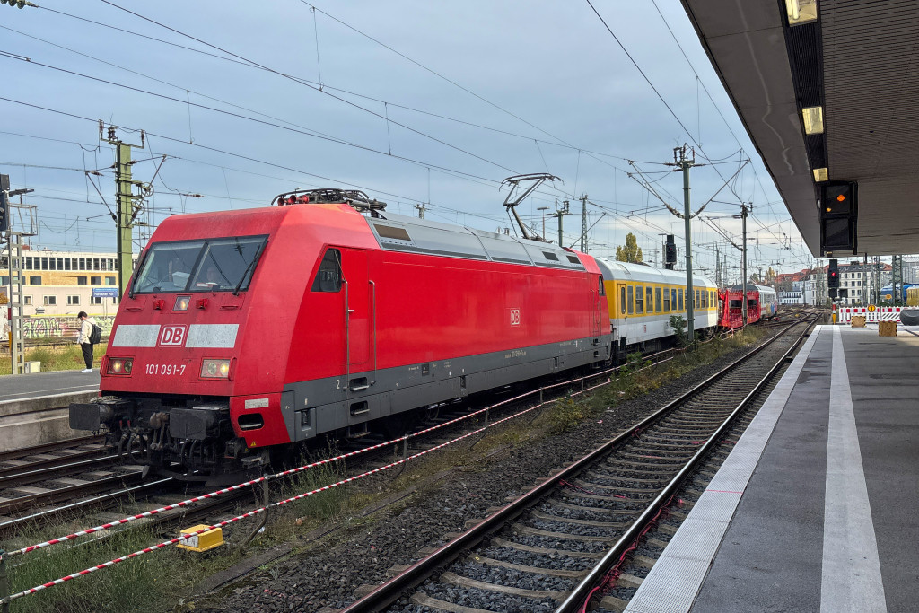 101 091 mit ihrem Messzug in Hannover Hbf, aufgenommen am 18.10.2024.
