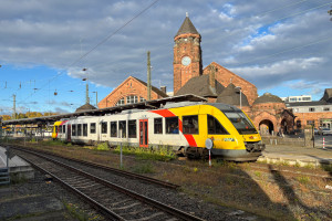 648 021 der HLB im Bahnhof Gießen, aufgenommen am 22.10.2024.