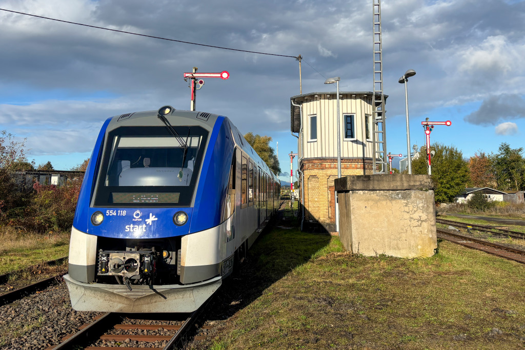 554 118 in Hungen auf der Lahn-Kinzig-Bahn, aufgenommen am 22.10.2024.