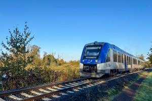 554 117 in der Nähe von Trais-Horloff auf der Lahn-Kinzig-Bahn, aufgenommen am 23.10.2024.