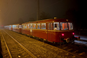 Schienenbusse der Vulkan-Eifel-Bahn in Kobern-Gondorf auf der Moselstrecke, aufgenommen am 30.11.2024.