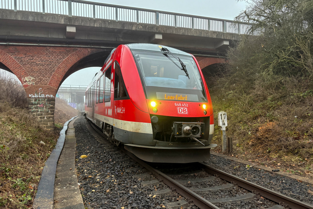 648 452 im Bahnhof Usingen auf der Taunusbahn, aufgenommen am 17.01.2025.
