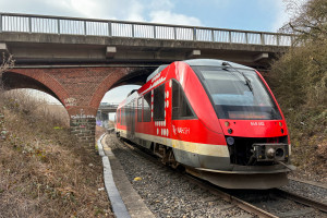 648 462 im Bahnhof Usingen auf der Taunusbahn, aufgenommen am 25.03.2025.