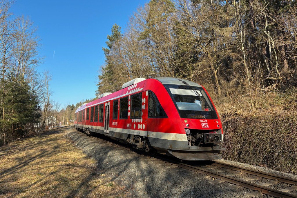 648 450 in der Nähe des Bahnhof Saalburg auf der Taunusbahn, aufgenommen am 17.02.2025.