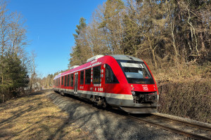 648 450 in der Nähe des Bahnhof Saalburg auf der Taunusbahn, aufgenommen am 17.02.2025.