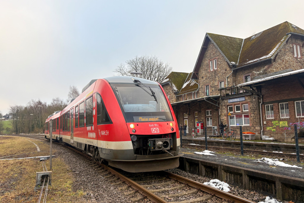 648 452 in Hachenburg auf der Oberwesterwaldbahn, aufgenommen am 16.01.2025.