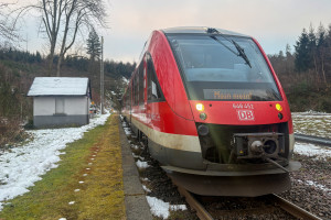 648 452 am Haltepunkt Kloster Marienthal auf der Oberwesterwaldbahn, aufgenommen am 16.01.2025.