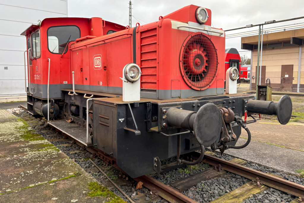 333 135 steht im Aw Limburg, aufgenommen am 16.12.2024.