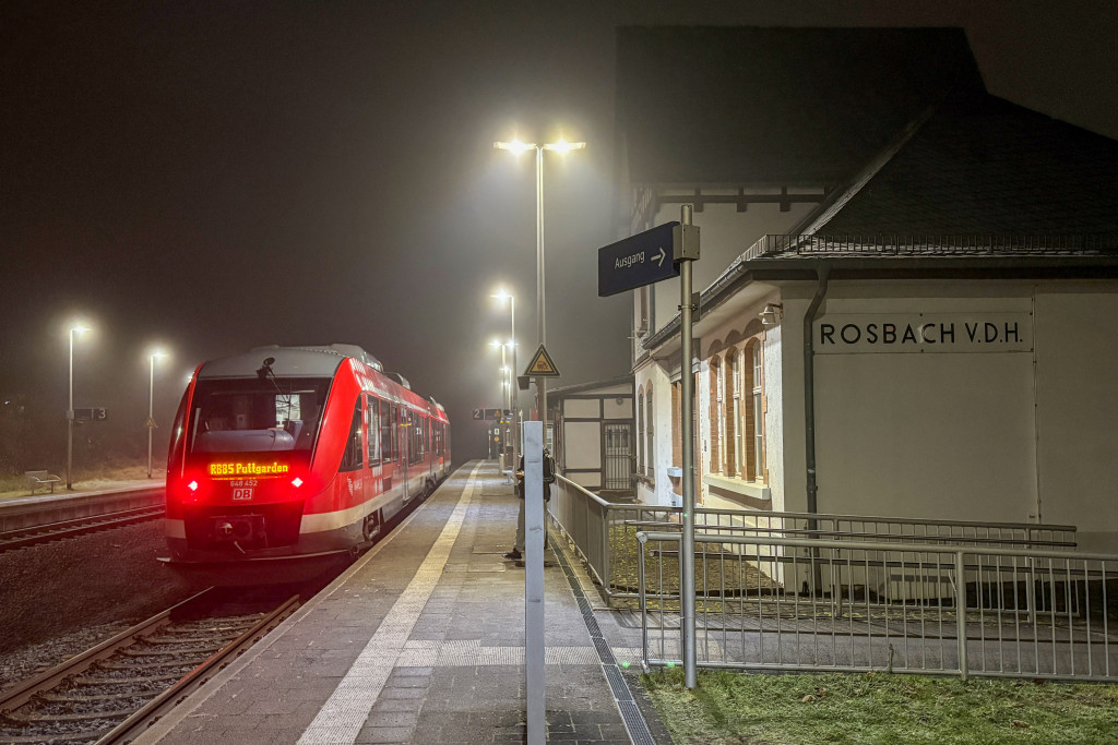 648 452 in Rosbach auf der Strecke Friedberg-Friedrichsdorf, aufgenommen am 17.01.2025.