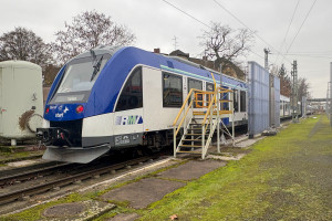 554 116 und zwei weitere 554 stehen im Bahnhof Gießen in der Waschanlage, aufgenommen am 11.12.2024.