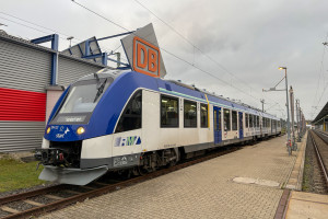 554 122 an der Waschanlage im Bahnhof Frankfurt-Höchst, aufgenommen am 12.12.2024.