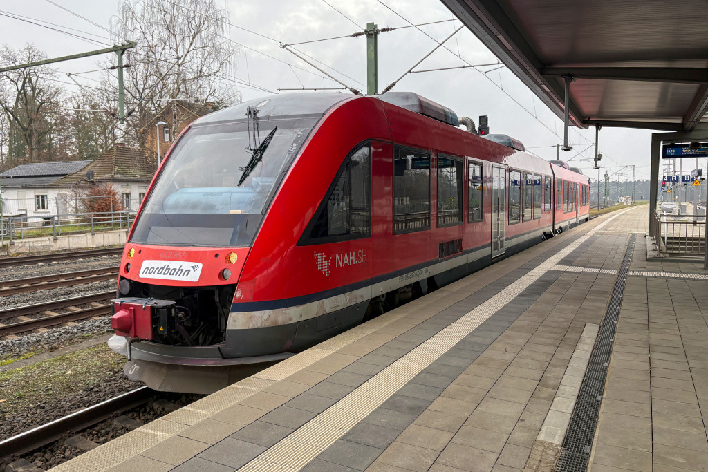 648 355 in Frankfurt-Stadion, aufgenommen am 05.12.2024.