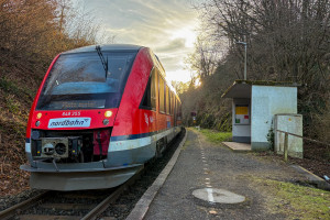 648 355 steht in Geilhausen auf der Oberwesterwaldbahn, aufgenommen am 21.01.2025.