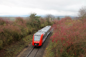 623 008 macht sich als RB auf den Weg nach Monsheim, aufgenommen bei Hohen-Sülzen am 21.11.2015.