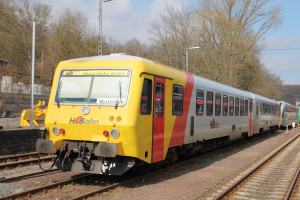 629 072 der HLB steht zur Wochenendruhe im Bahnhof Westerburg, aufgenommen am 13.03.2016.