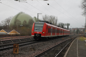 425 235 am Haltepunkt Kaiserslautern-Pfaffwerke, aufgenommen am 13.02.2016.