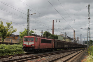 155 219 fährt in den Bahnhof Wetzlar auf der Dillstrecke ein, aufgenommen am 23.05.2016.