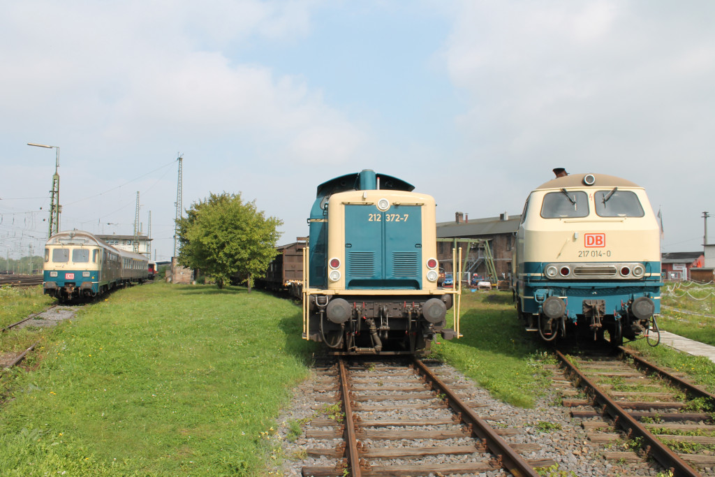 Ein Karlsruher Steuerwagen , 212 372 und 217 014 stehen im DB-Museum in Koblenz-Lützel, aufgenommen am 05.09.2014.